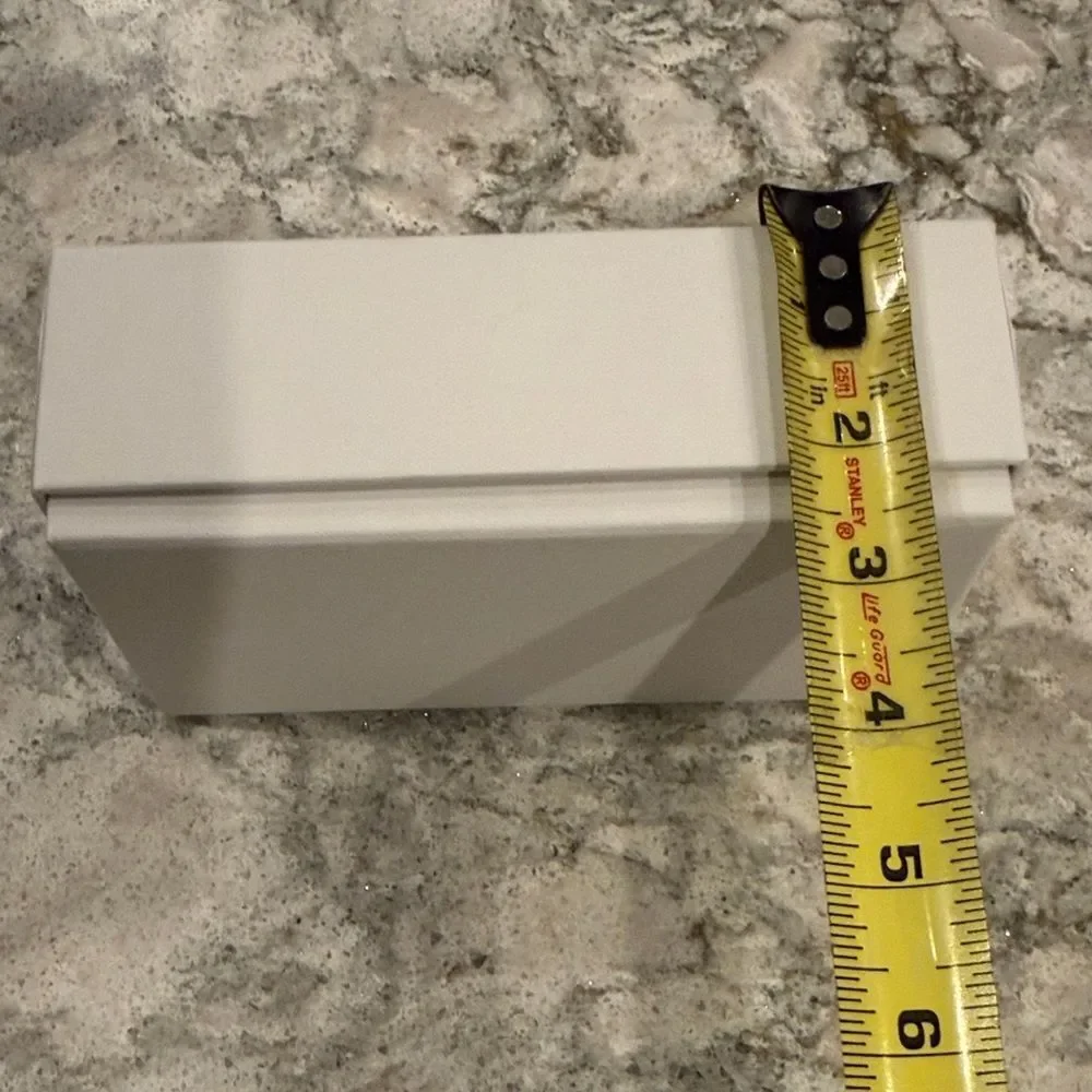 Van Cleef & Arpels Elegant White Box